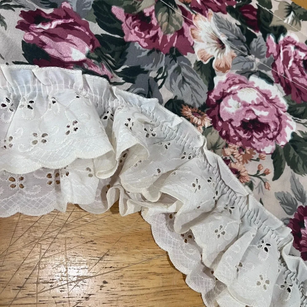 Vtg JCPenney Floral Rose Scalloped Valance Eyelet Lace Trim Cottagecore 86x19